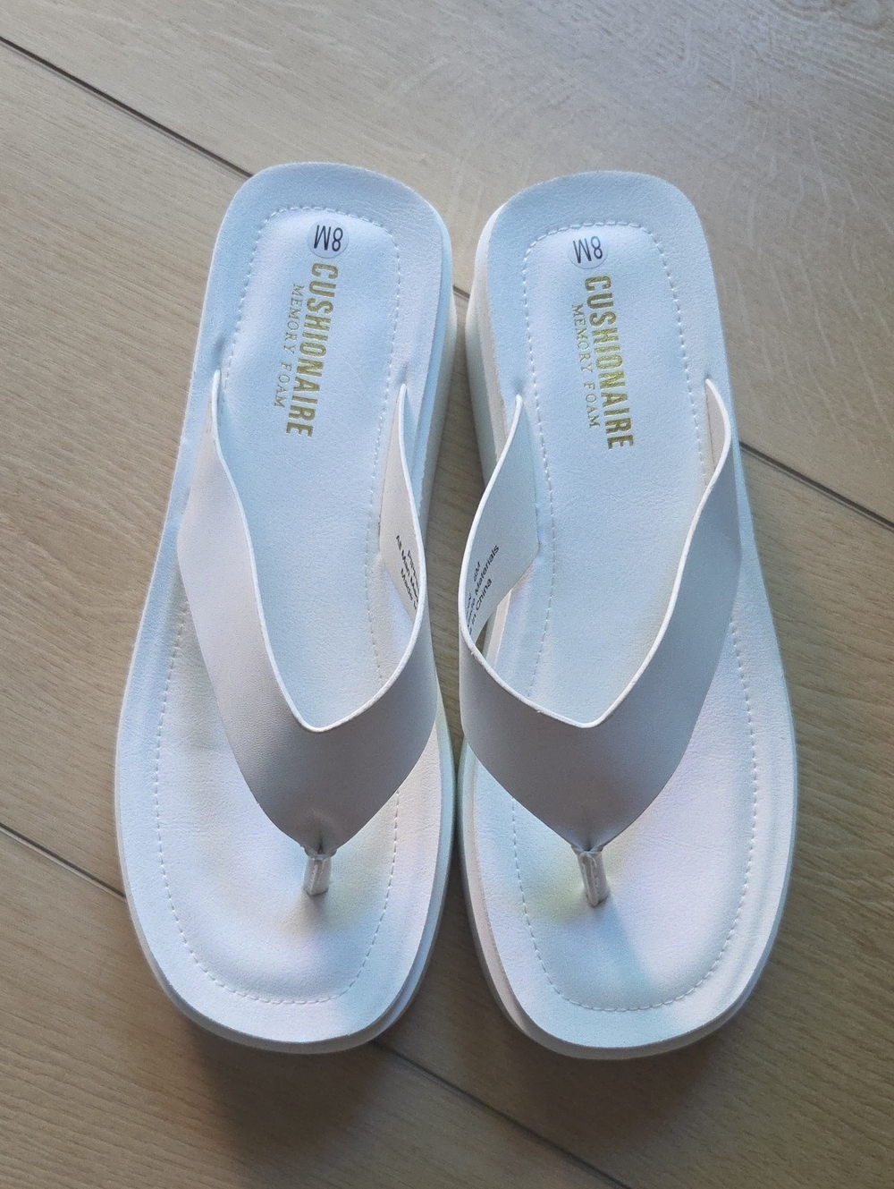 NWOT White Women's Cushionaire Platform Flip Flops